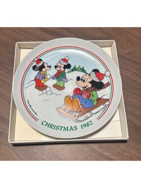 Schmid Walt Disney 1982 Christmas Collector Plate w/ Box Christmas Games